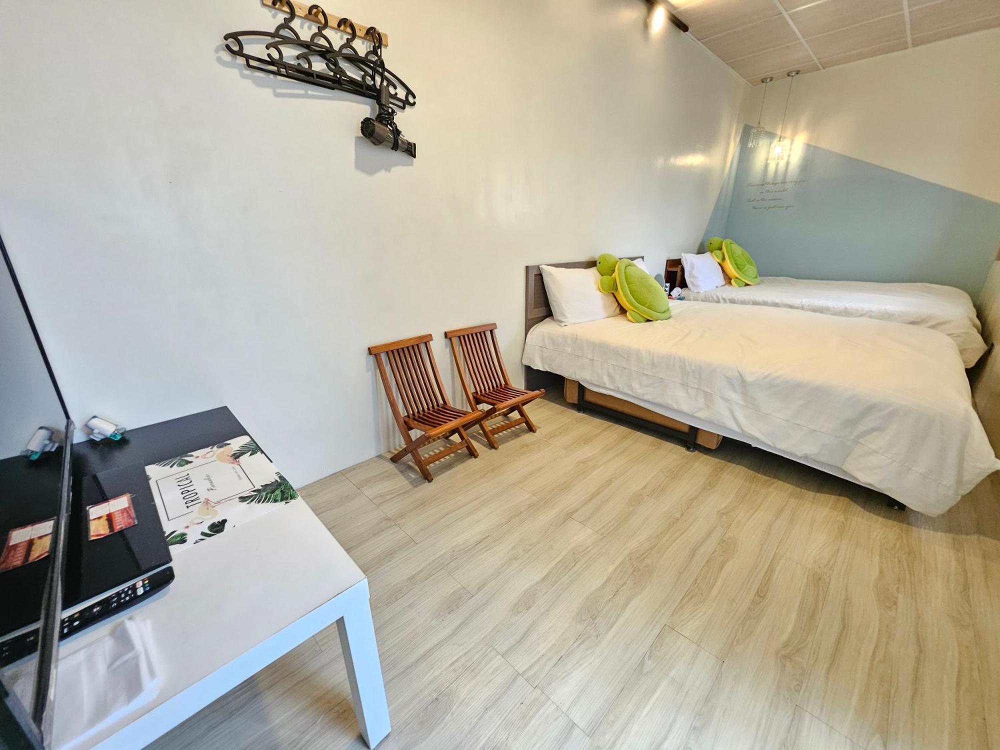 舞浪海景旅店 Hotell Xiaoliuqiu Rum bild