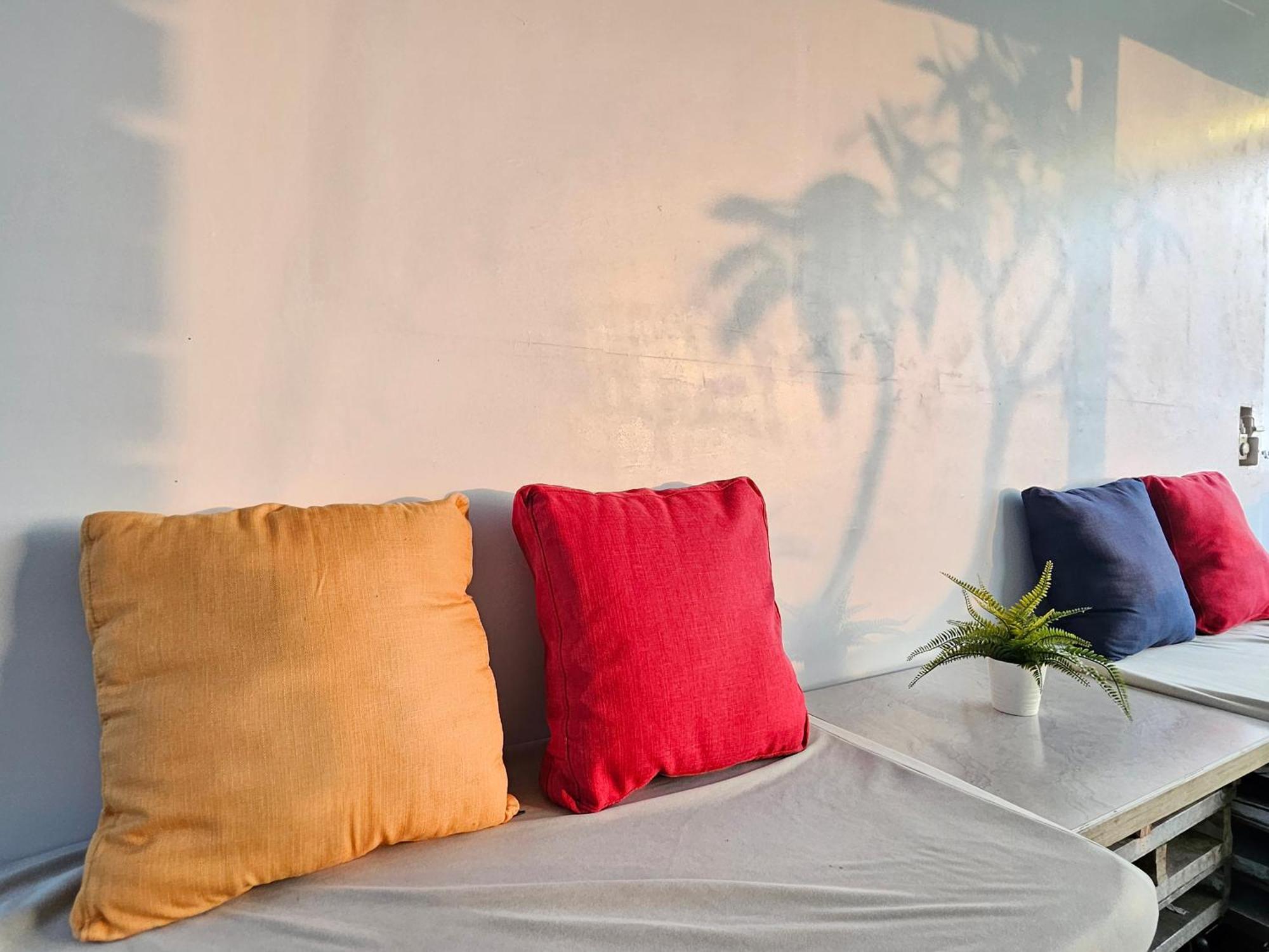舞浪海景旅店 Hotell Xiaoliuqiu Exteriör bild